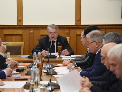 Комитет НС РД по здравоохранению, труду и соцполитике рассмотрел изменения в закон о ежемесячном пособии на ребенка