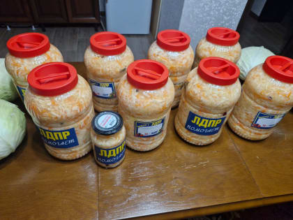 Дагестанское отделение ЛДПР приготовило квашеную капусту для бойцов СВО