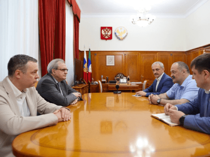 Сергей Меликов встретился с советником Президента России Валерием Фадеевым