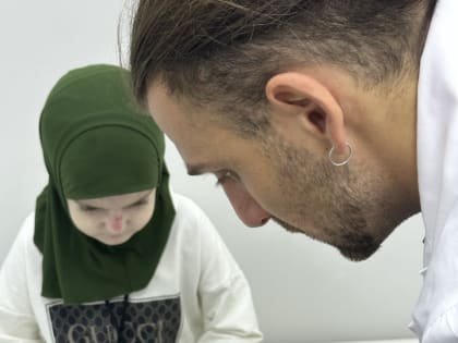 Команда фонда «Дети-бабочки» отправилась в Махачкалу для ранней диагностики онкологии у пациентов с генодерматозами