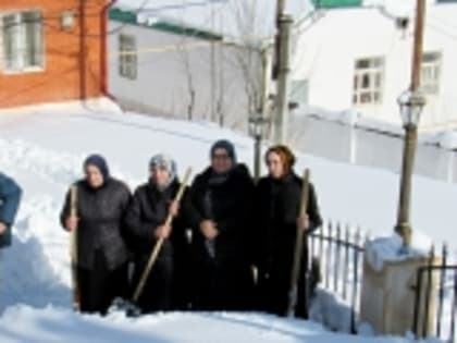 После обильного снегопада гумбетовцы приступили к масштабной уборке снега