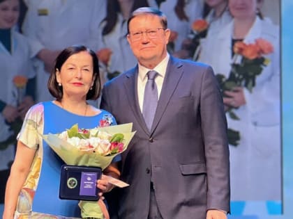 Врач из Дагестана удостоена награды «За верность и служение медицине. Медицинская династия»