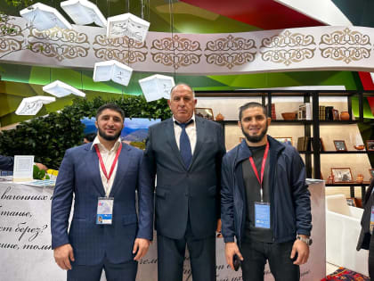 Председатель Правительства Дагестана поздравил Ислама Махачева с победой и защитой чемпионского титула