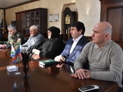 Родителям погибших военнослужащих из Дербентского района вручили Ордена Мужества