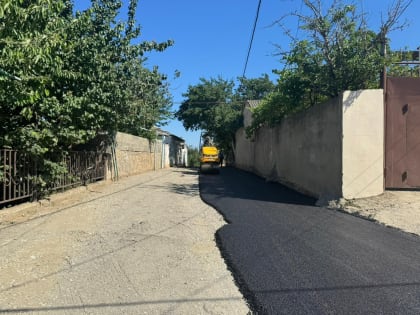 На ул. Школьной в пос. Новый Кяхулай активными темпами ведется ремонт дорожного полота по нацпроекту «Безопасные качественные дороги»