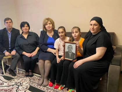 Депутаты-единороссы в Махачкале поздравили детей погибших участников СВО
