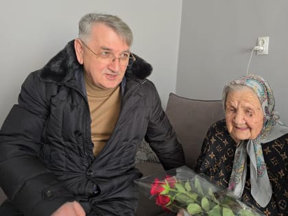 Депутат Ильяс Мамаев навестил ветерана Великой Отечественной войны Галину Белялову