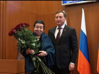 Помощнику Главы Республики Дагестан Людмиле Авшалумовой присвоено звание «Почетный депутат Народного Собрания РД»