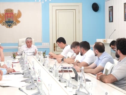 Глава г. Махачкалы Юсуп Умавов провел пятиминутку с заместителями