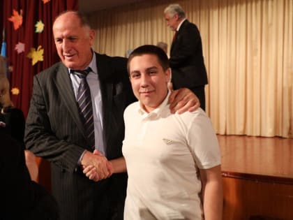 Поддержка и дружба: визит премьер-министра Дагестана в Луганскую школу №18