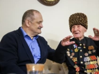 Сергей Меликов поздравил Ибрагим-Пашу Садыкова со 101-м днём рождения