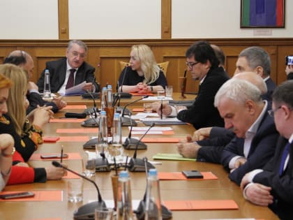 В парламенте Дагестана обсудили организацию медпомощи и лекарственного обеспечения пациентов с редкими заболеваниями