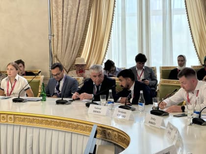 Глава Махачкалы Юсуп Умавов принимает участие в Кавказском инвестиционном форуме в городе Грозном
