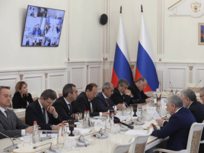 Глава Дагестана провел совещание по актуальным вопpосам