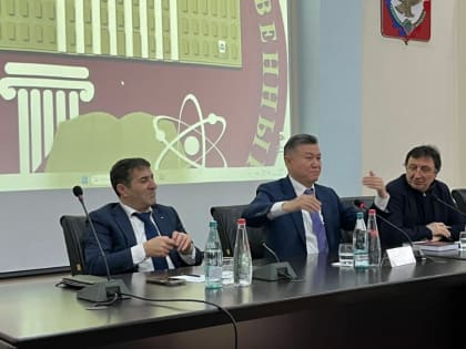 Кирсан Илюмжинов встретился со студентами ДГУ