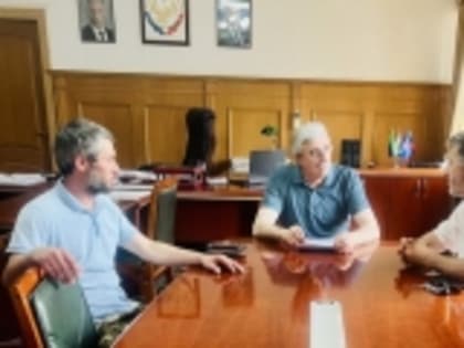 Глава Новолакского района встретился с добровольцем, который решил заключить контракт и отправиться в зону СВО