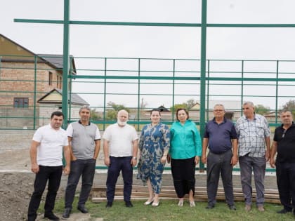 Инспекция строительства мини-футбольного поля в Алимпашаюрте