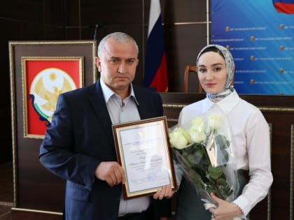 Марьям-Асият Гамзатова отмечена Благодарностью Администрации Главы и Правительства РД