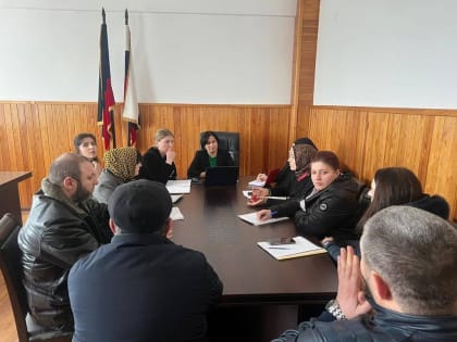 В Новолакском районе прошло совещание с поставщиками продуктов питания и руководителями образовательных учреждений