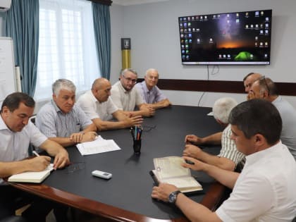Глава Кизилюртовского района Рустам Татарханов провел аппаратное совещание