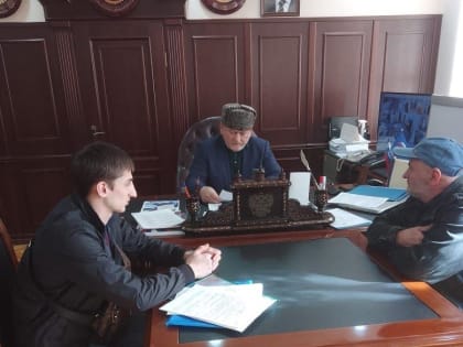 Иса Нурмагомедов встретился с вернувшимся со срочной службы Хабибом Гамзатовым