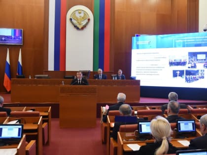 Заур Аскендеров выступил с итоговым докладом на 39-й сессии Народного Собрания