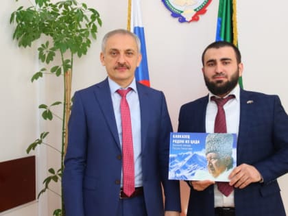 Энрик Муслимов встретился с директором общественной культурной организации Приморского края