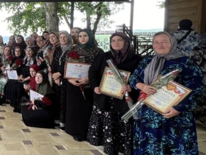 Работники КЦСОН Казбековского района отметили свой профессиональный праздник