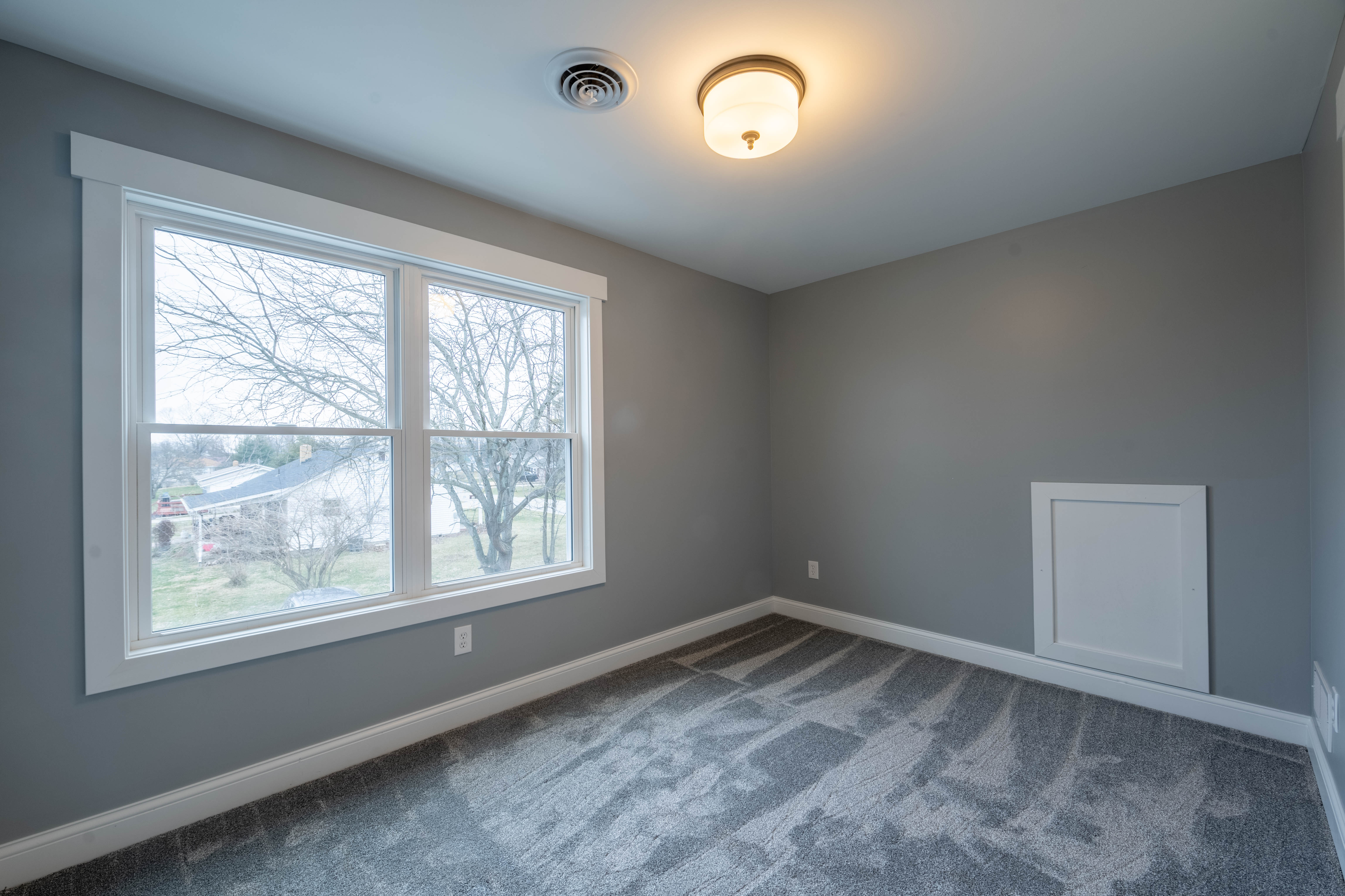 Breakfast area with bay window in Alice kitchen