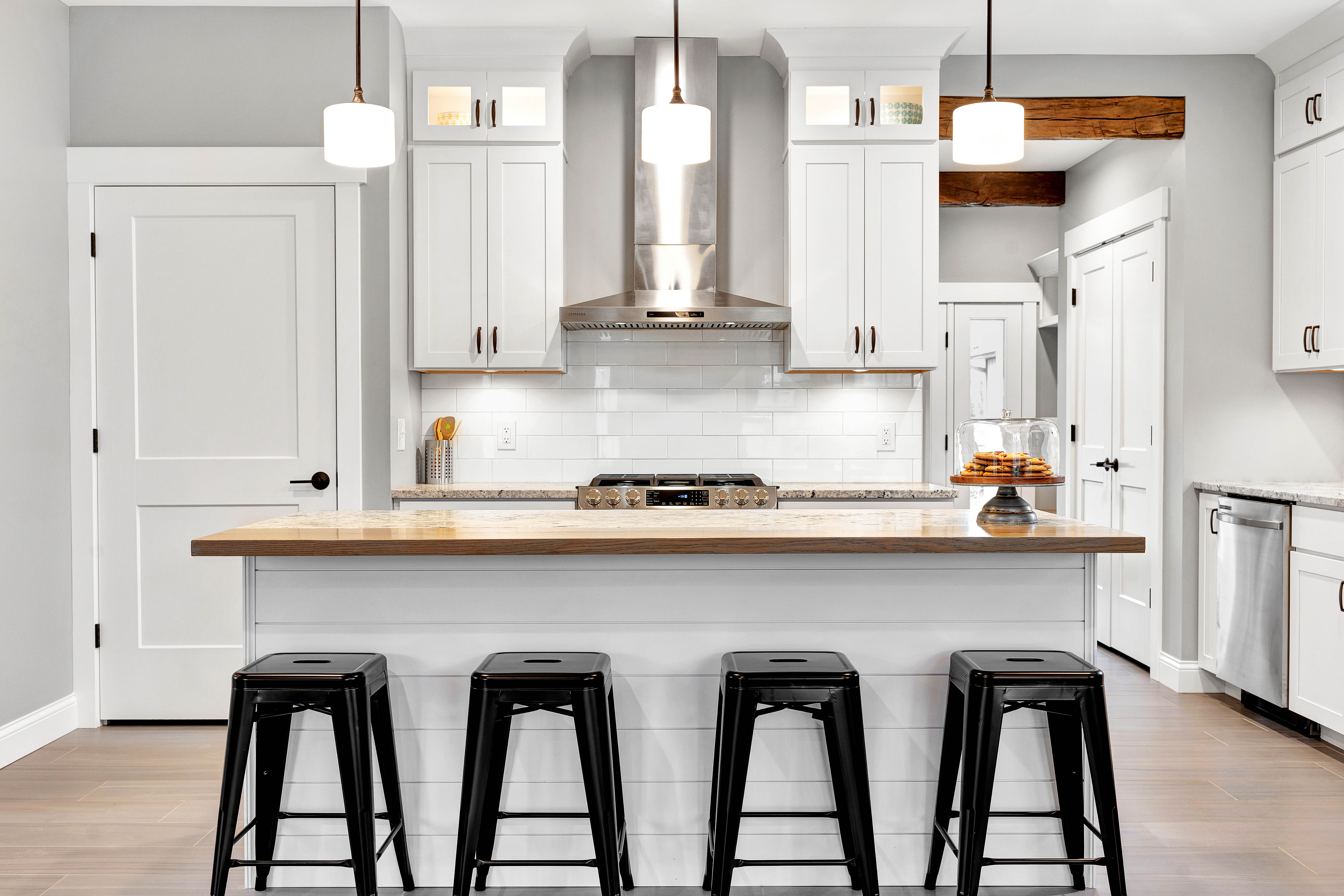 Basement wet bar and entertaining space in Alice home
