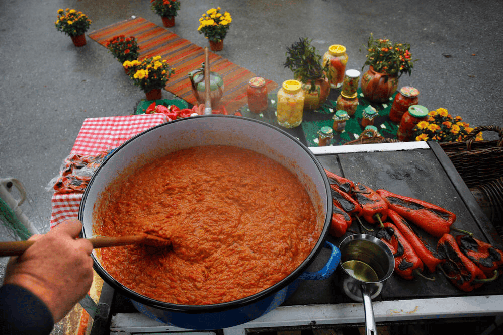 Kako napraviti najbolji domaći ajvar: tradicija, moderne metode i recepti