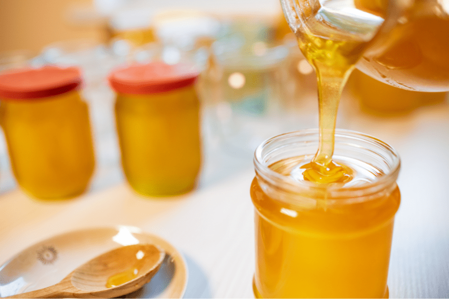 Večita dilema pčelara: Koliko tačno meda staje u teglu od 720 ml?