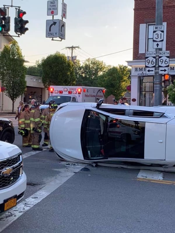 Driver Runs Red Light, Causes Crash at Pittsford Village’s 4 Corners