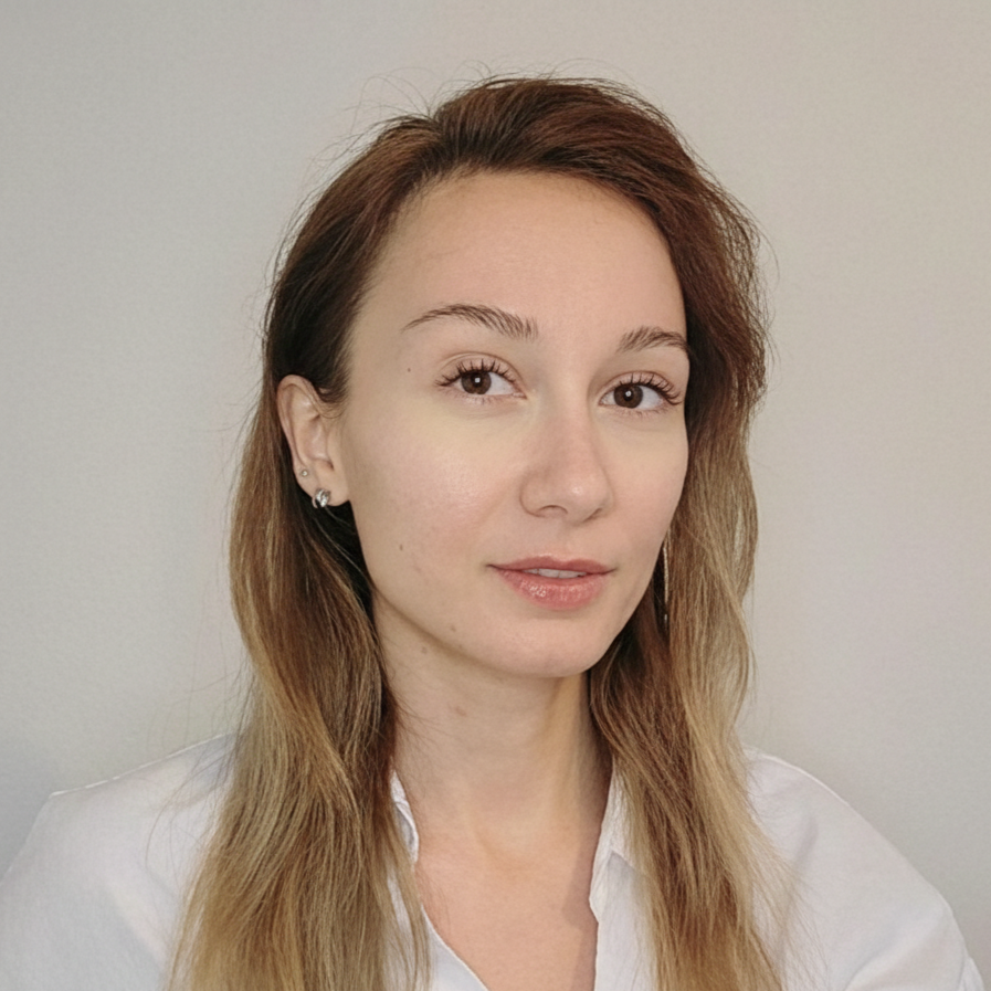 Headshot of Zoe Poulos