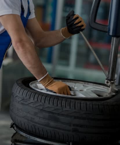 <h2>
	Experienced equipped &amp; professional</h2>
<p>
	One of the largest stocks available for car, commercial, plant, agricultural and industrial tyres.</p>
