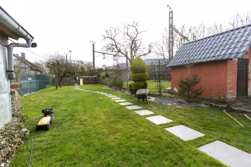 Maison lumineuse avec 5 chambres à Petange et son grand jardin — photo 2