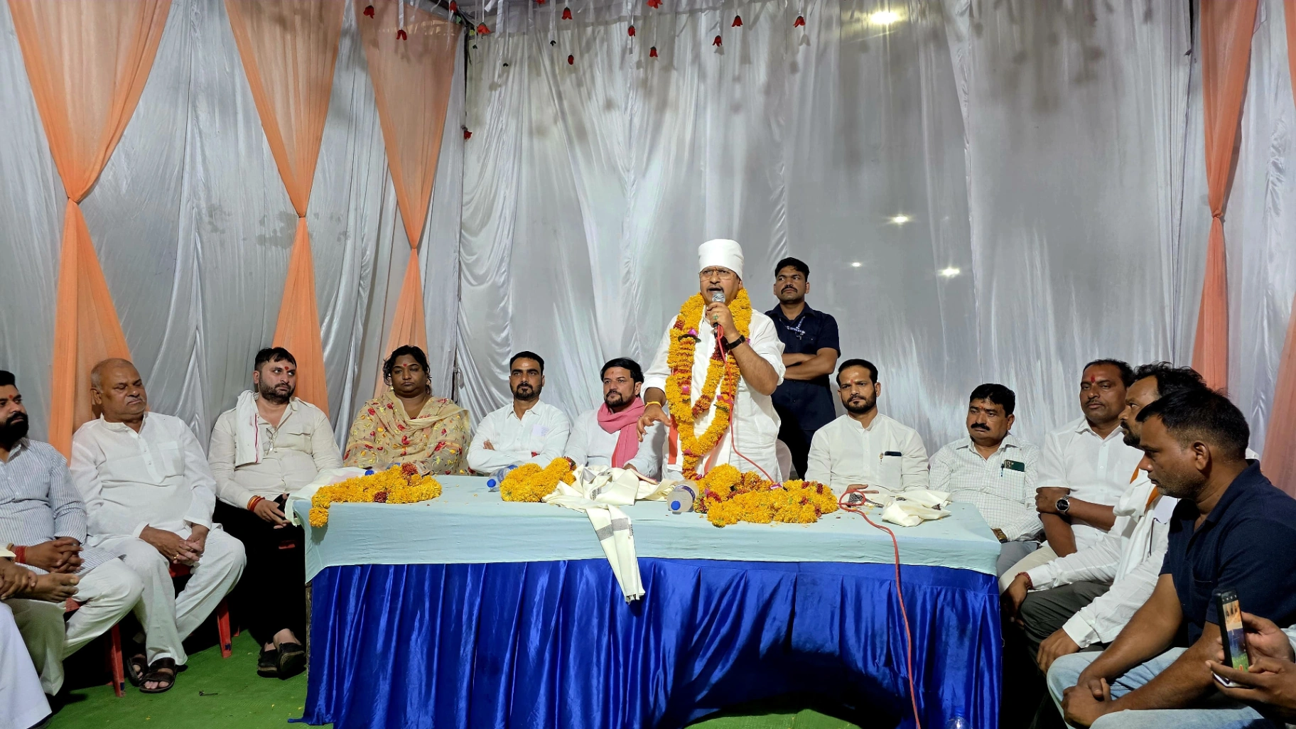विधायक निधि से  विधायक शैलेंद्र कुमार जैन ने अहिरवार समाज के सामुदायिक भवन के शेष निर्माण कार्य का भूमिपूजन, संत कबीर वार्ड में विकास कार्यों की सौगात