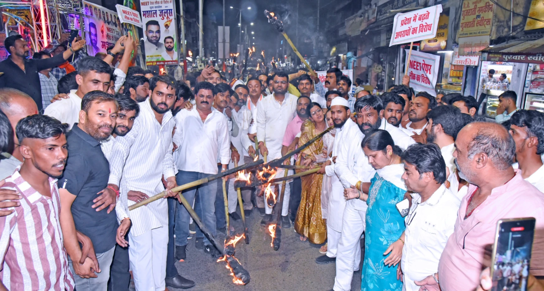 युवा कांग्रेस ने महंगाई और पेपर लीक मामले का किया विरोध
