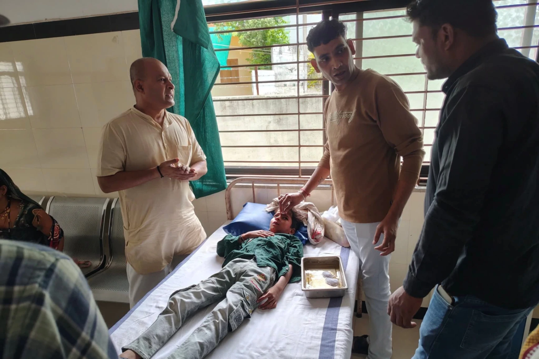 सड़क हादसे में घायलों की मदद को आगे आए सिद्धार्थ मलैया, यूथ आइकॉन अभिषेक गोपाल भार्गव ने की सराहना