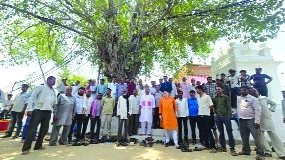 केंद्रीय मंत्री डॉ. वीरेंद्र कुमार ने चलाया स्वच्छता अभियान, किया वृक्षारोपण