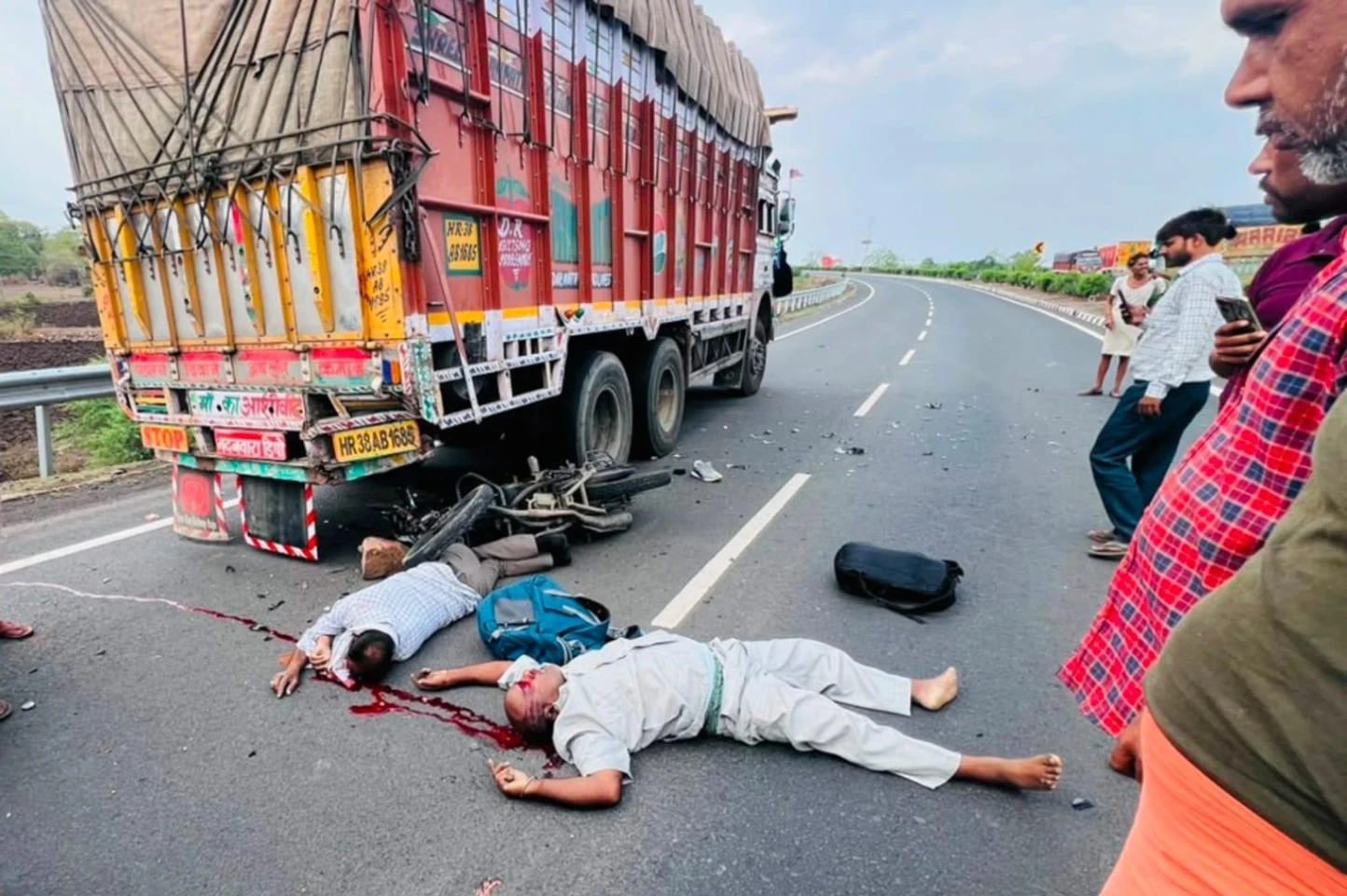 बांदरी में दो बाइक सवारों की  सड़क हादसे में दर्दनाक मौत
