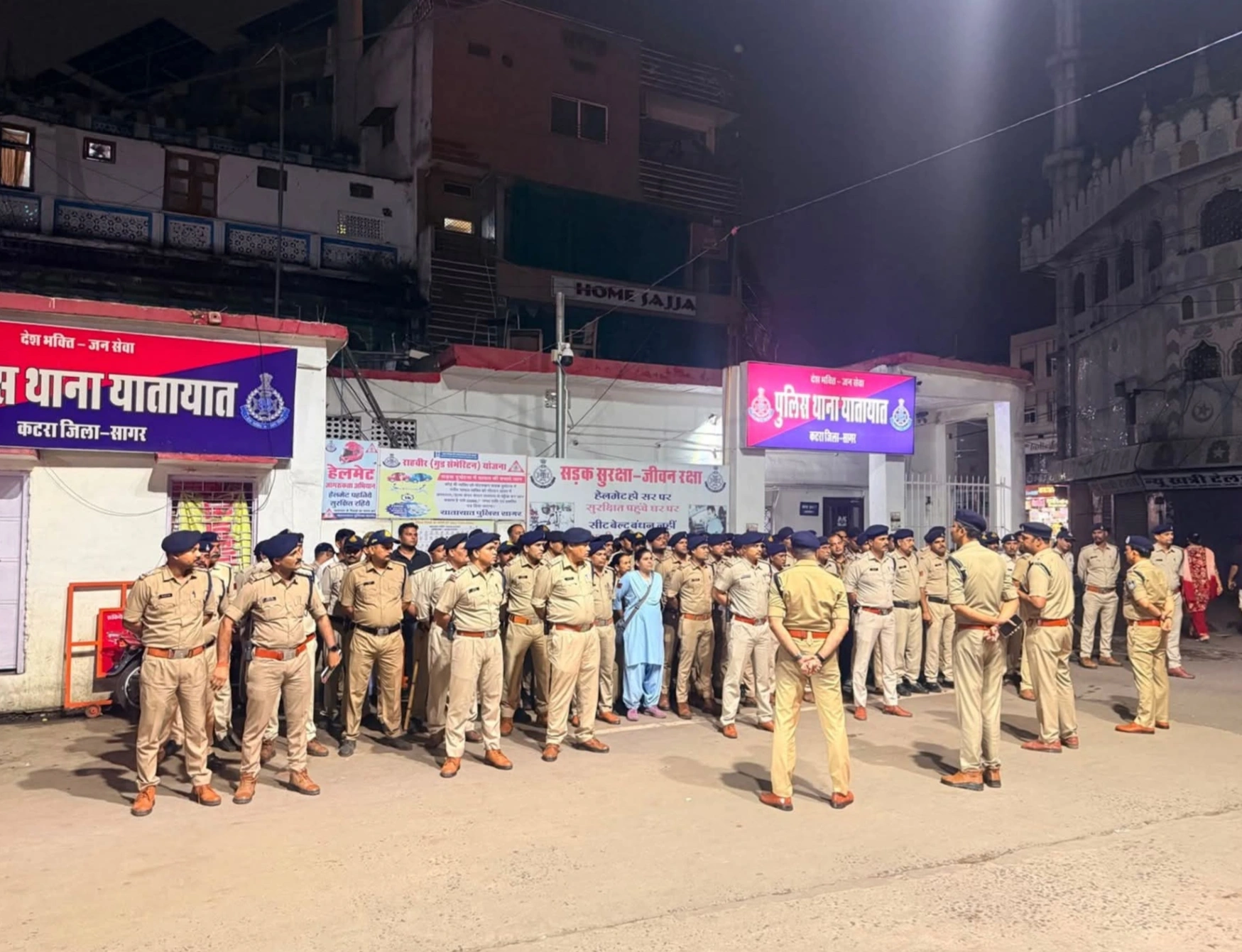 सागर में आधी रात पुलिस का बड़ा ऑपरेशन: 700 जवानों ने एक साथ दी दबिश, 312 वारंटी गिरफ्तार; 213 बदमाशों की कुंडली खंगाली 