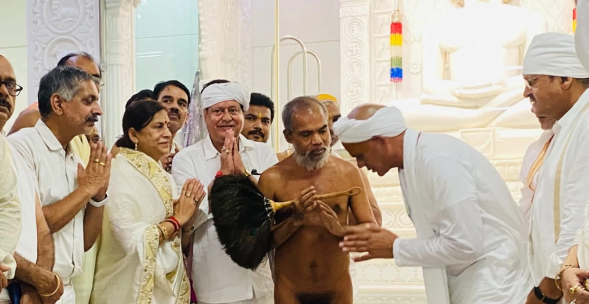 कटरा जैन मंदिर में संत समागम बना ऐतिहासिक क्षण, आचार्य श्री विभव सागर महाराज और रावतपुरा सरकार का हुआ आत्मीय मिलन
