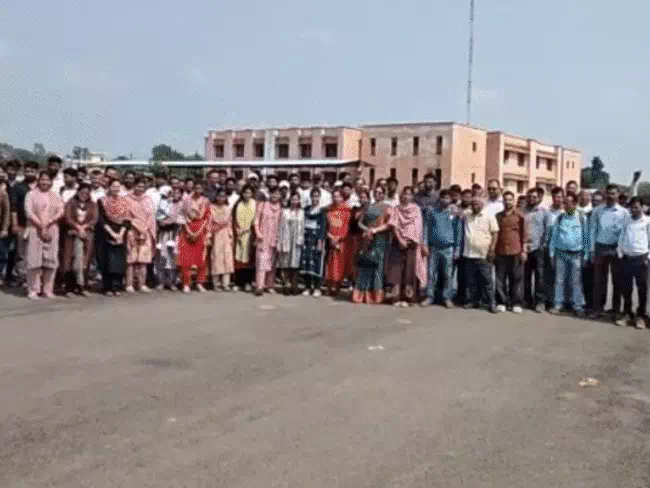मध्य प्रदेश: 27 पटवारी बर्खास्त, फिर भी काम पर नहीं लौट रहे कर्मचारी; एक 'दस्तखत' पर फंसा पेंच