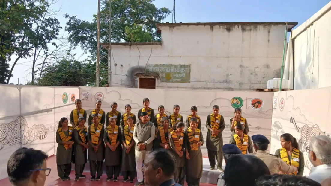 सागर: चीता मित्र और 'बाघिनी दीदी' दे रहे वन्यजीवों के व्यवहार का पाठ, टाइगर रिजर्व से सटे गांवों में जागरूकता अभियान शुरू