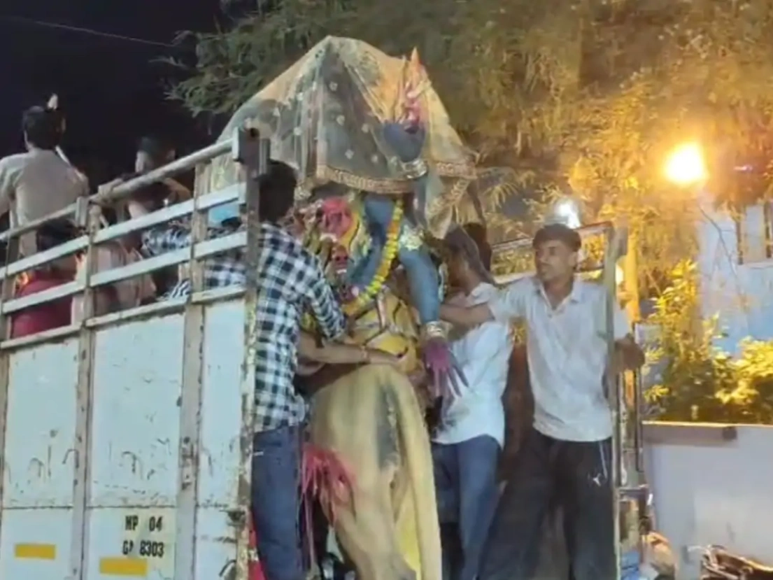 सागर: 25 साल की परंपरा टूटी, JNPA के आदेश के बाद दादा दरबार से हटानी पड़ी देवी प्रतिमा