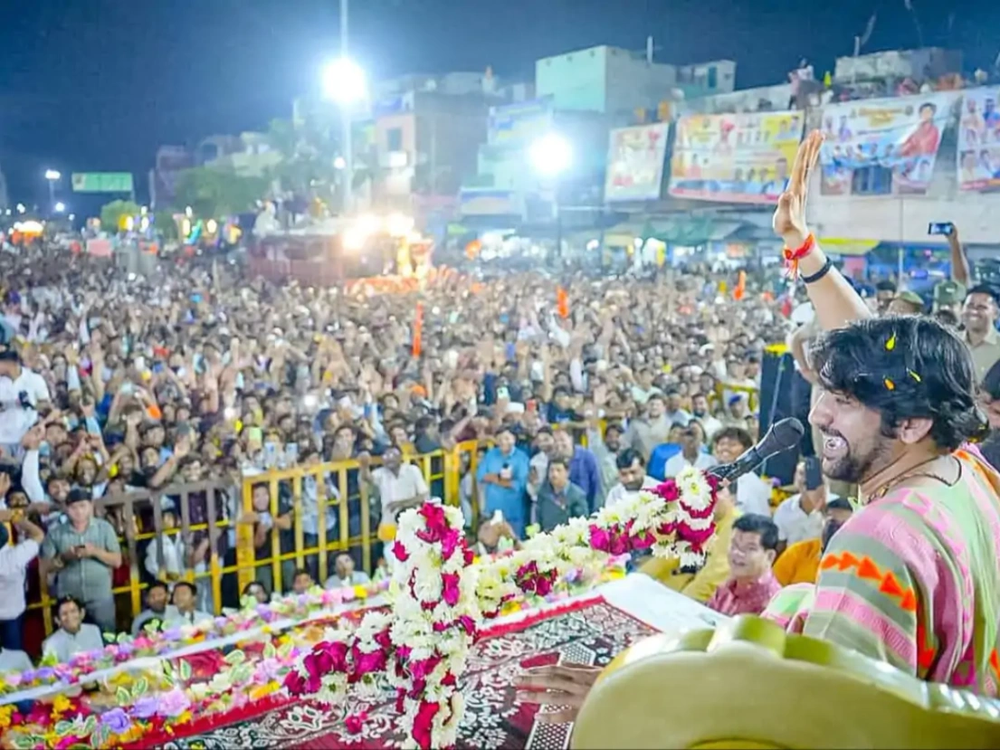 सागर: 'दुर्गा बनो, काली बनो, कभी न बुर्के वाली बनो...', हिंदू एकता यात्रा में पंडित धीरेंद्र शास्त्री की हुंकार