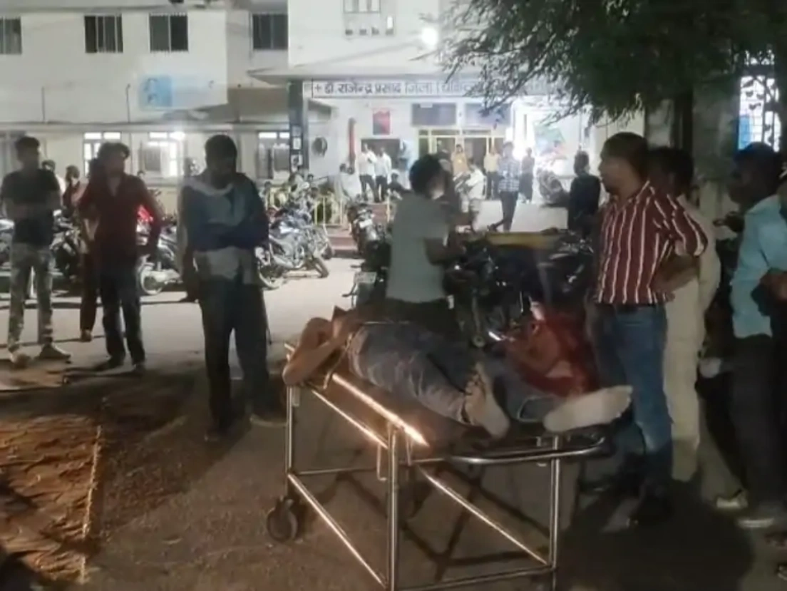 टीकमगढ़: देवी पंडाल में गाने बजाने को लेकर विवाद, पड़ोसी ने युवक की तलवार से काटकर की निर्मम हत्या