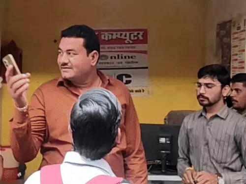 रायसेन में तहसील के सामने एमपी ऑनलाइन की दुकान का ताला टूटा: चोरों ने गल्ला से 15 हजार नगद उड़ाए; 20 दुकानों के इस मार्केट में एक भी सीसीटीवी नहीं