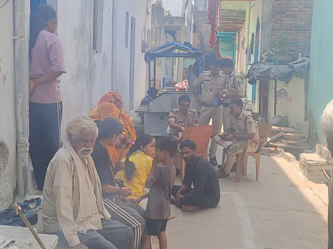 बीना में शराब के नशे में घर से निकले युवक की संदिग्ध मौत: स्टेशन रोड पर घायल मिला नीरज अहिरवार, शरीर पर चोट के निशान; एफएसएल टीम जांच में जुटी